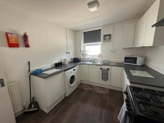 Coxon - 5 Bdrm 6 beds Perfect 4 contractor - Felling - 7