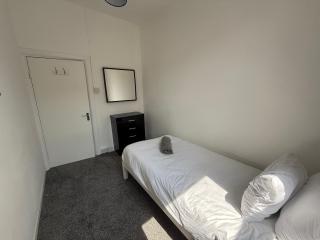 Coxon - 5 Bdrm 6 beds Perfect 4 contractor - Felling - 1
