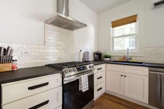 Stay Portland - The Câlin Suite - Posh Local Boutiques & Eateries - Portland - 8