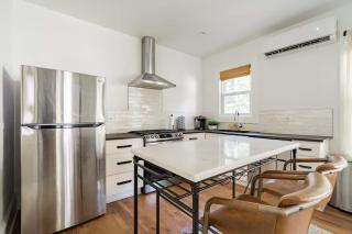 Stay Portland - The Câlin Suite - Posh Local Boutiques & Eateries - Portland - 9