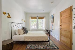 Stay Portland - The Câlin Suite - Posh Local Boutiques & Eateries - Portland - 7