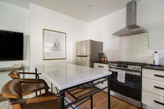 Stay Portland - The Câlin Suite - Posh Local Boutiques & Eateries - Portland - 4