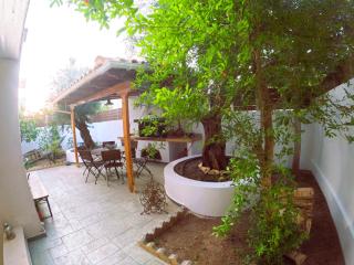 Stylish 2BR Semi-Basement- Cozy & Family-Friendly Retreat - Loutraki - 3