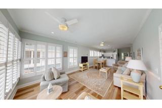 Litchfield Beach Retreat Lakeside Villa Serenity - Pawleys Island - 0