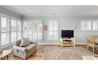 Litchfield Beach Retreat Lakeside Villa Serenity - Pawleys Island - 8
