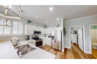 Litchfield Beach Retreat Lakeside Villa Serenity - Pawleys Island - 2