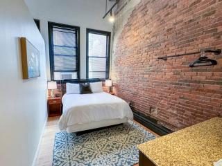 Sunny 2br W Office, Near Copley & Shopping - Boston - 5