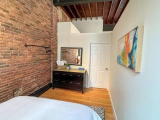 Sunny 2br W Office, Near Copley & Shopping - Boston - 3