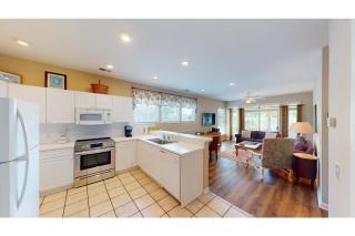 Coastal Charm 2BR Villa Lakeside Resort Amenities - Pawleys Island - 9