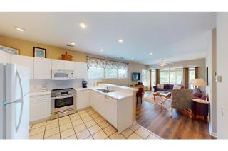 Coastal Charm 2BR Villa Lakeside Resort Amenities - Pawleys Island - 5