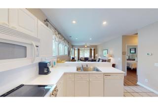 Coastal Charm 2BR Villa Lakeside Resort Amenities - Pawleys Island - 3