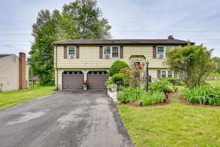 Charming Windsor Home with Private Backyard! - Windsor - 0