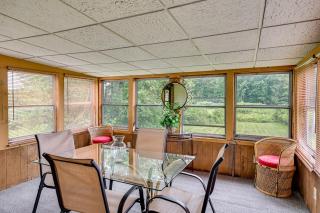 Charming Windsor Home with Private Backyard! - Windsor - 9