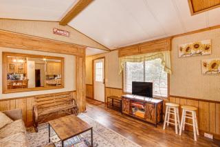 Creekside Cabin with Deck and Views in Panguitch! - Circleville - 5