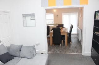 Tastefully furnished and Cosy 2-bedroom house - South Shields - 8
