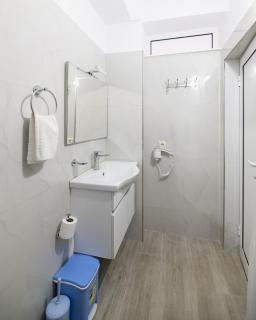 Qeparo Pano Rooms - Qeparo - 9