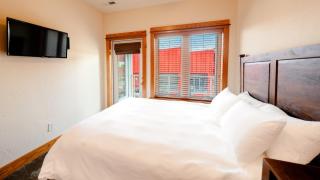 S-Turns - 3-Bedroom, 3-Bathroom Suite at REAL Watersports - Waves - 2