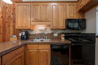 Pool, Hot Tubs, Sauna, Hiking from the Property, On Free Bus Route - 2