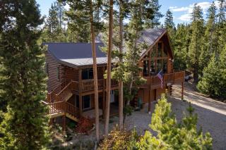 Outdoor Dining and Firepit, Pet Friendly, Breathtaking Views, High End Cabin - 0