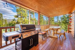 Outdoor Dining and Firepit, Pet Friendly, Breathtaking Views, High End Cabin - 8