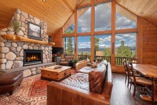 Outdoor Dining and Firepit, Pet Friendly, Breathtaking Views, High End Cabin - 4
