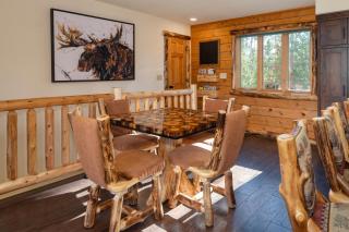 Outdoor Dining and Firepit, Pet Friendly, Breathtaking Views, High End Cabin - 3