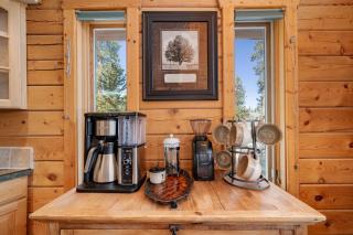 Outdoor Dining and Firepit, Pet Friendly, Breathtaking Views, High End Cabin - 1