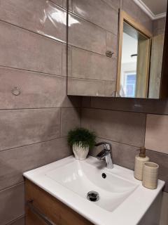 Cozy Family Stay in Terme Čatež - Free Tickets and Thoughtful Touches - 1
