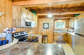 Canal Across Street Family Cabin in Breezy Point! - Pequot Lakes - 4