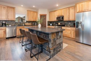 Pool Table, Expansive Mountain Views, New Construction, Close to Town - 5