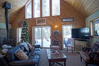 Pet Friendly, Firepit, Wrap around Porch, Close to Lake Granby and Highland Marina - 3