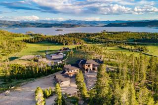 Luxury Home, Game Room, Outdoor Fireplace, Amazing Views - 0