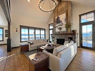 Luxury Home, Game Room, Outdoor Fireplace, Amazing Views - 7