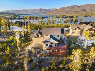 Incredible Views, Hiking from the Property, 4 Ensuite Baths, Luxury Home - 8