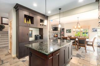 Incredible Views, Hiking from the Property, 4 Ensuite Baths, Luxury Home - 1