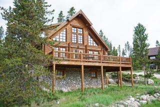Spacious Cabin - Quality Finishes & Furniture, 2 Large Bedroom Suites Plus Den Bedroom Suite - 1