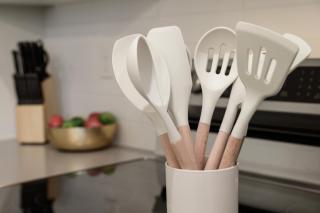 Private Hot Tub, High Quality, Sleeps 6 in beds Plus Sleeper Sofa, Brand New Condo - 5