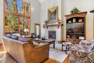 Private Hot Tub, 2 Living Areas with Fireplaces, Kitchen and Kitchenette, New Listing - 8