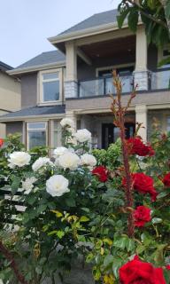 White Rose House - White Rock - 9