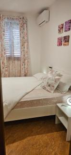 Room Kris with private entrance & private bathroom - 0