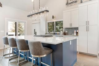 Private Hot Tub, Game Room, Air Conditioning, Beautifully Remodeled Luxury Arrowhead Home - 8