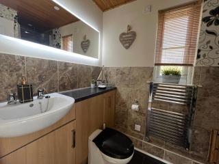 Lake's End Lodge - South Cerney - 6