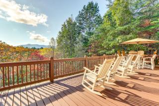 Deck, Grill and Mtn Views Warne Getaway! - 0