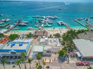 Walk Barefoot to Beach - North End - Isla Mujeres - 5