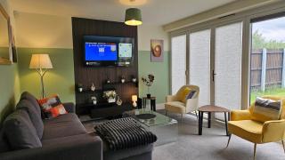 Modern Home with Garden, Corby - - 9