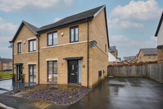 Modern Home with Garden, Corby - - 5