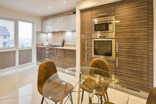 Modern Home with Garden, Corby - - 0