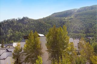 Penthouse Luxury Condo, Covered Parking, 2 Minute Walk to Cascade Lift - 4