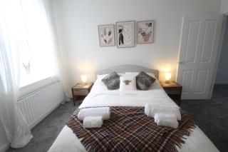 Spacious Home - 4 Bedrooms - Sleeps 9 - FREE Superfast 1GB Wi-Fi - 55" Smart TV - FREE Parking - Newcastle upon Tyne - 6
