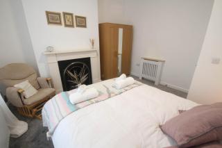 Spacious Home - 4 Bedrooms - Sleeps 9 - FREE Superfast 1GB Wi-Fi - 55" Smart TV - FREE Parking - Newcastle upon Tyne - 8